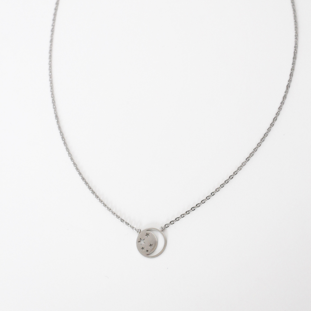 Collar Elara