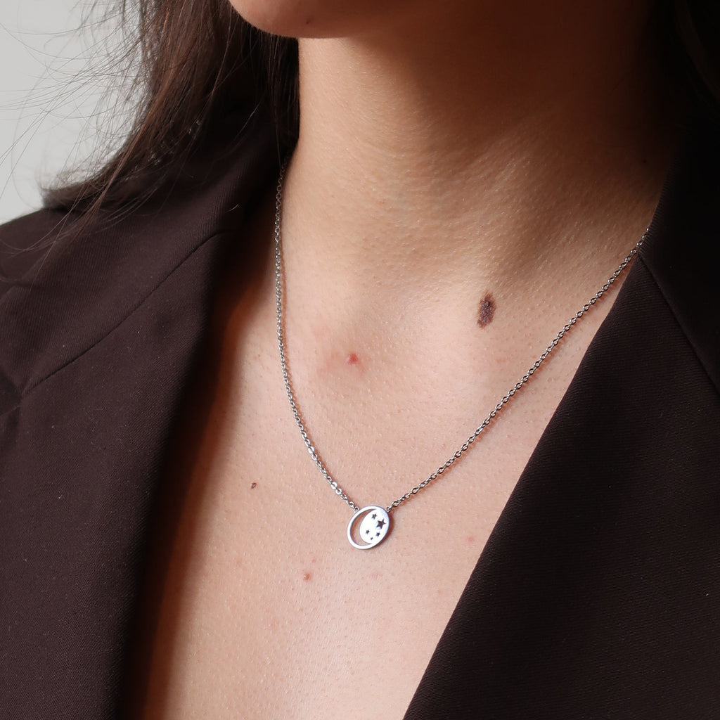 Collar Elara